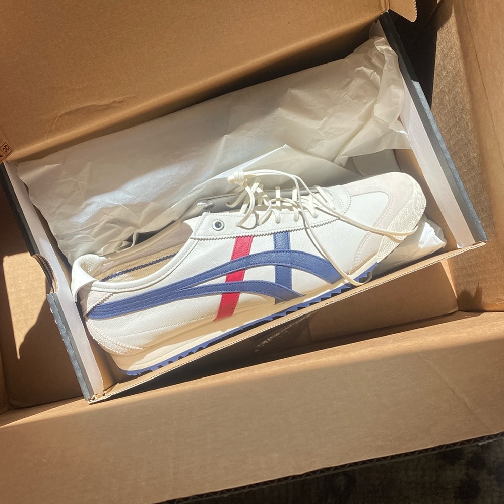Men’s size 9 onitsuka tigers, style: Mexico 66 SD